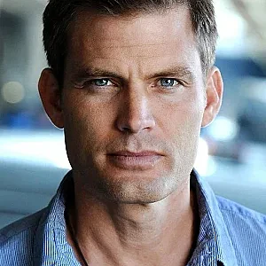 Casper Van Dien