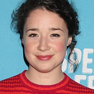 Sarah Steele