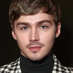 Miles Heizer